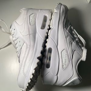 Nike Air Max 90 Big Kids Shoe (Size 4Y)